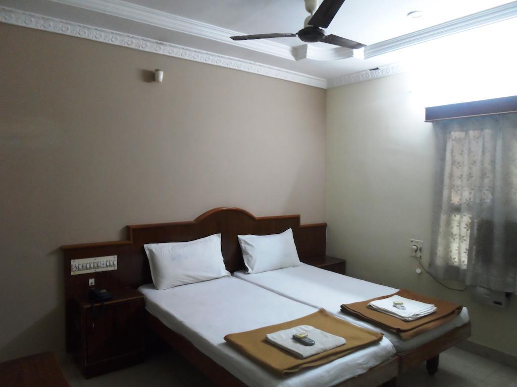 Hotel Sunilkrishna Тірупаті Номер фото